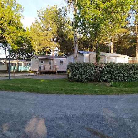 Hotel Camping Les Peupliers Saint-Pere-en-Retz Exterior foto