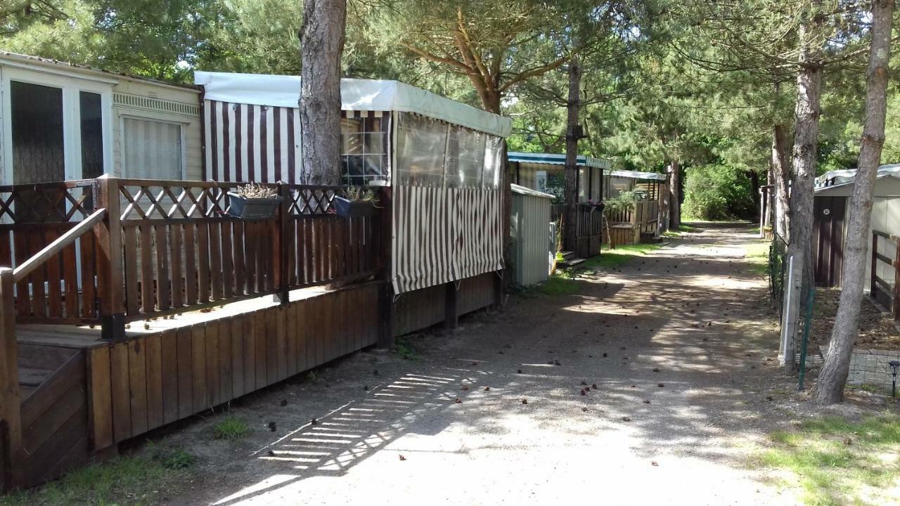 Hotel Camping Les Peupliers Saint-Pere-en-Retz Exterior foto